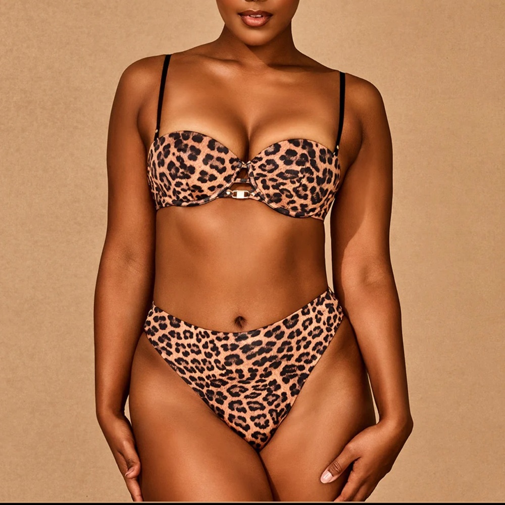Everyday smooths 🐆 leopard print strapless bra and high waisted panty set- NWT